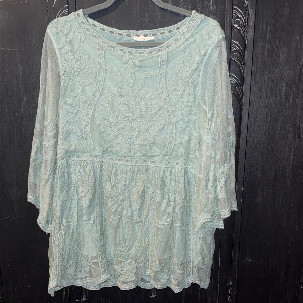 Entro Lace Women’s Top in mint green.